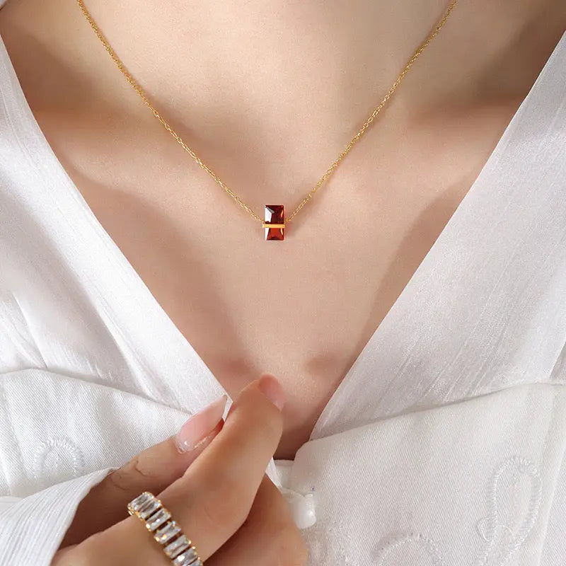 Kheira – Collier en plaqué or avec pendentif coloré Inad Création