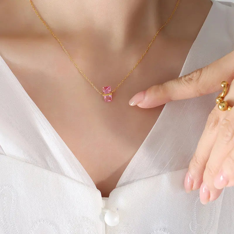 Kheira – Collier en plaqué or avec pendentif coloré Inad Création