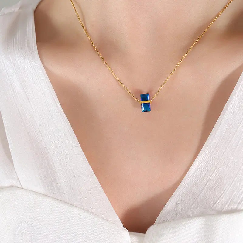 Kheira – Collier en plaqué or avec pendentif coloré Inad Création