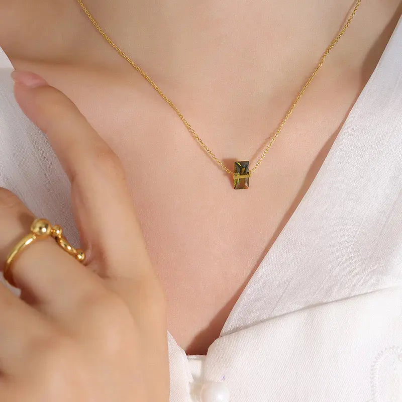 Kheira – Collier en plaqué or avec pendentif coloré Inad Création