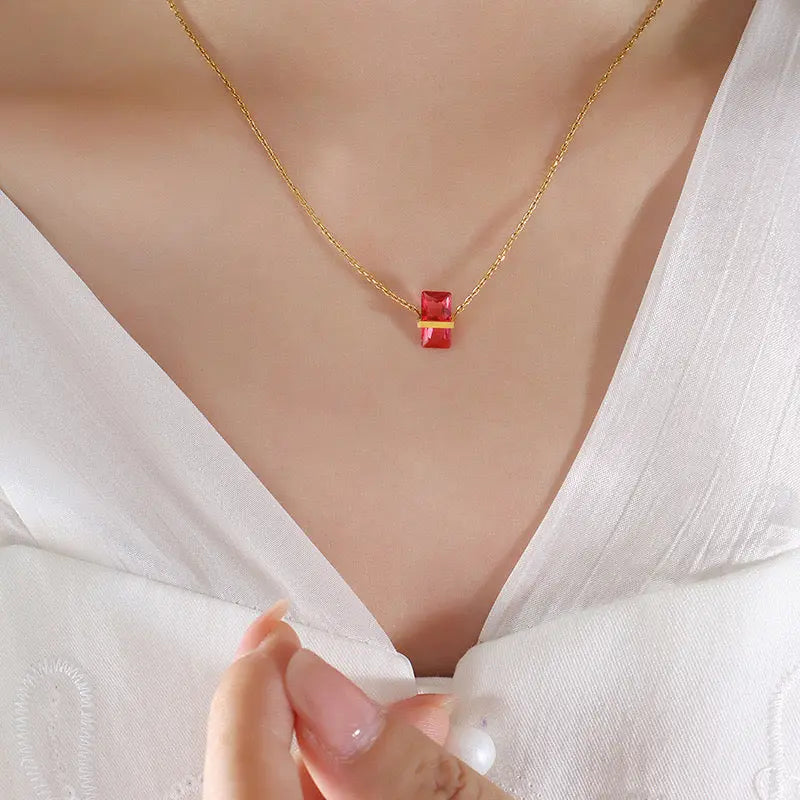 Kheira – Collier en plaqué or avec pendentif coloré Inad Création