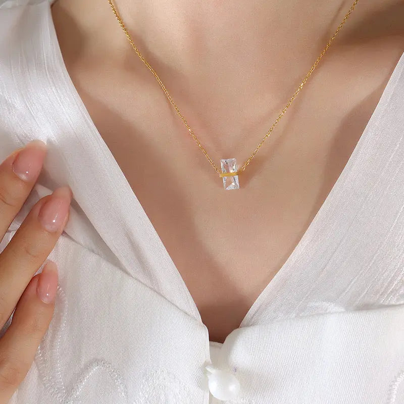 Kheira – Collier en plaqué or avec pendentif coloré Inad Création